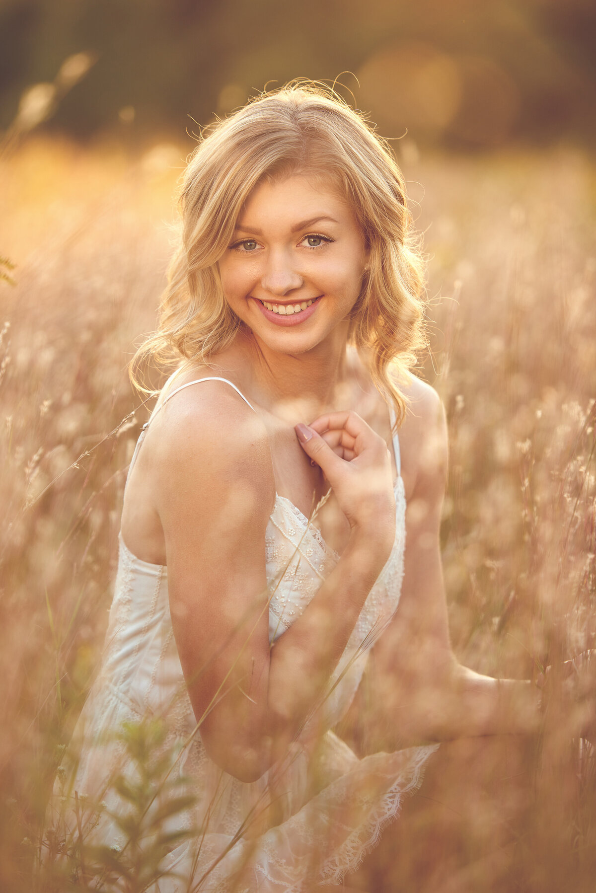 bright senior photos in wheat fields9