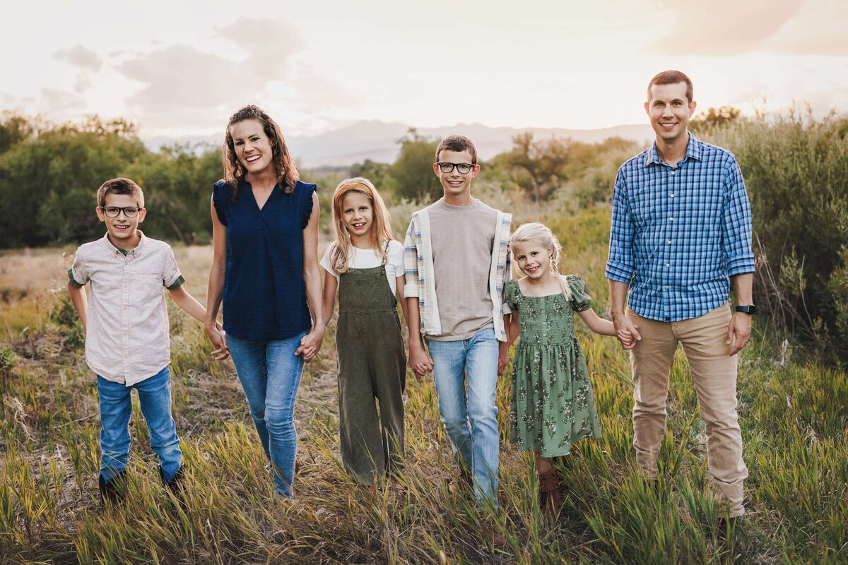 Denver, Colorado family photo shoot in a field