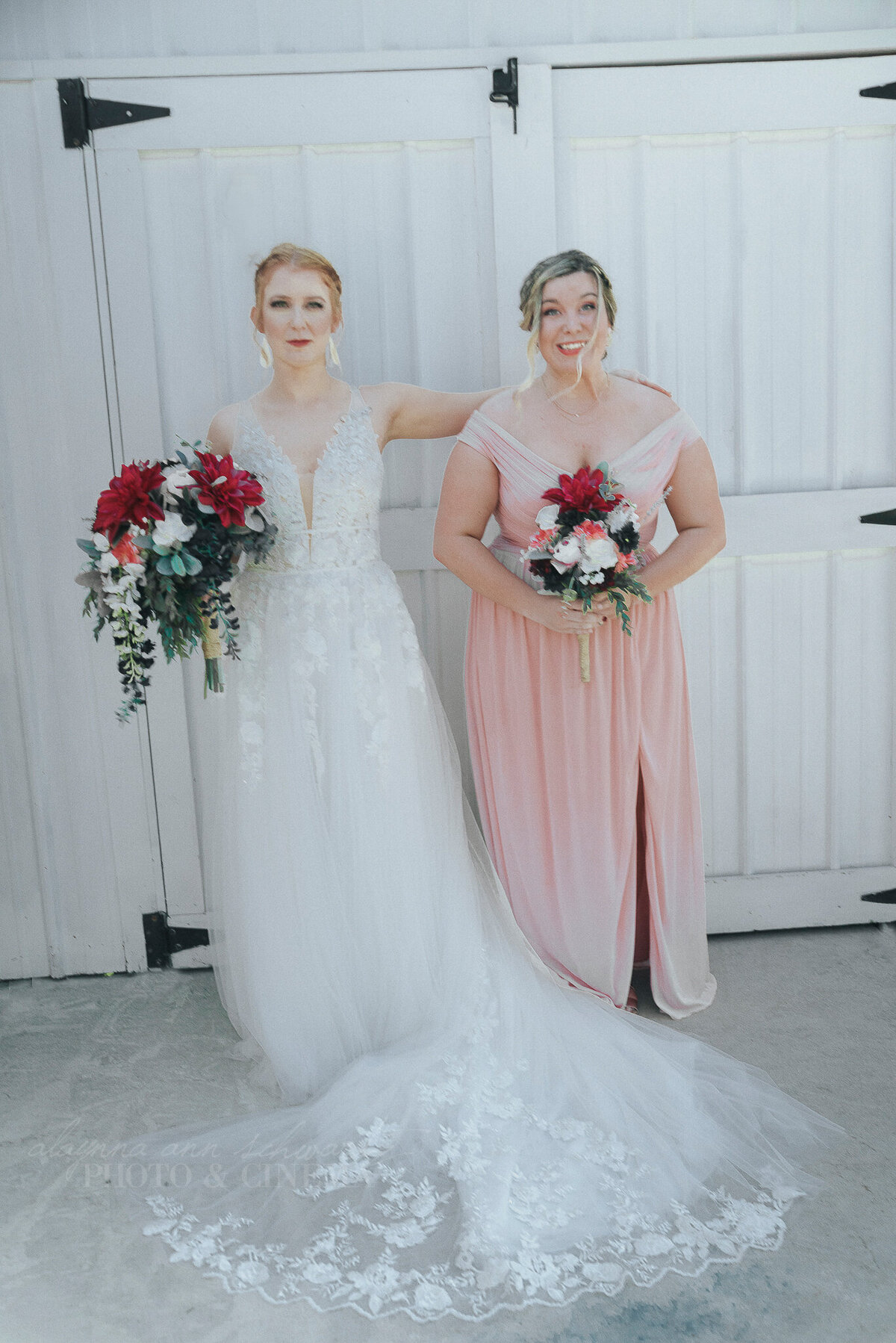 bridal party _ alaynna ann schwartz _ harpors vinyard _ iowa photographer _ playlife photography_0036