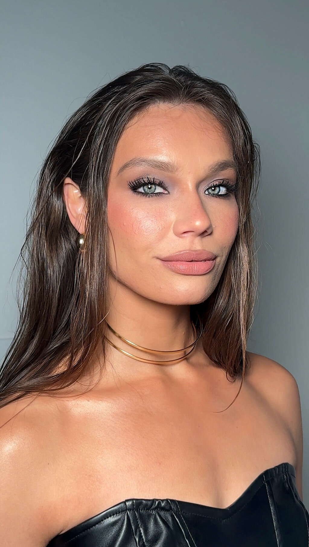 Romantic side-swept waves paired with luminous nude glam makeup by Yana’s Beauty Studio for a Napa Valley bride.

