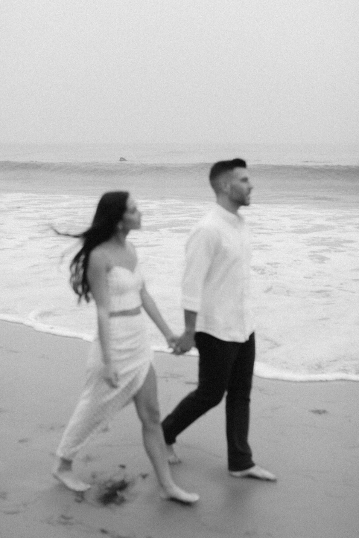 foggy-beach-engagement-session-019