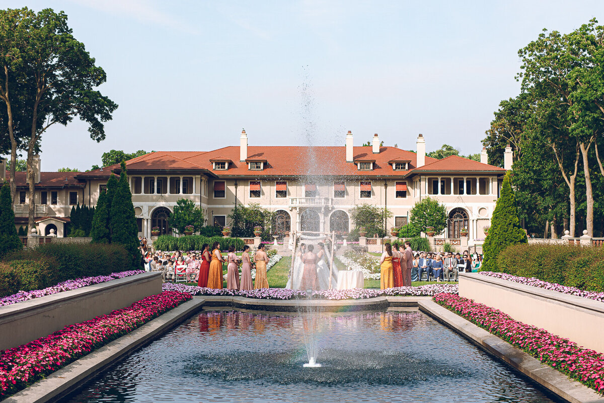 A queer couple's Jewish ceremony at Armour House in Lake Forest