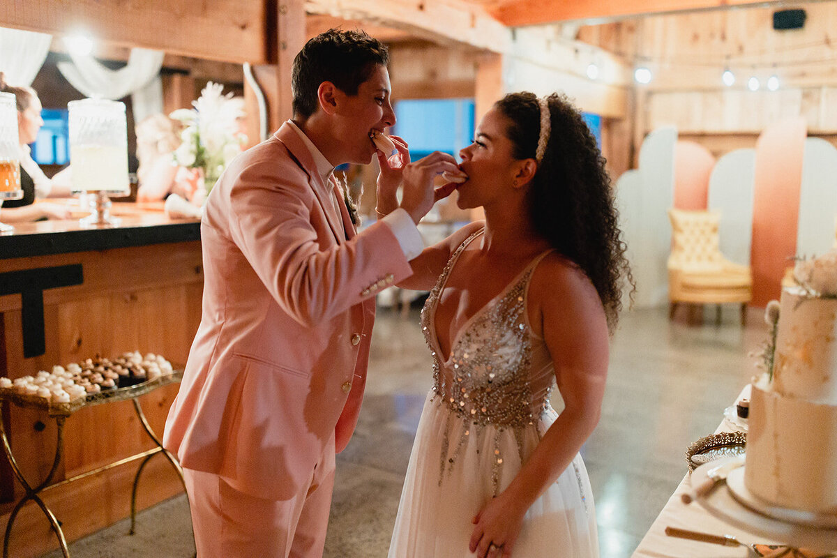 brides-eating-wedding-cake