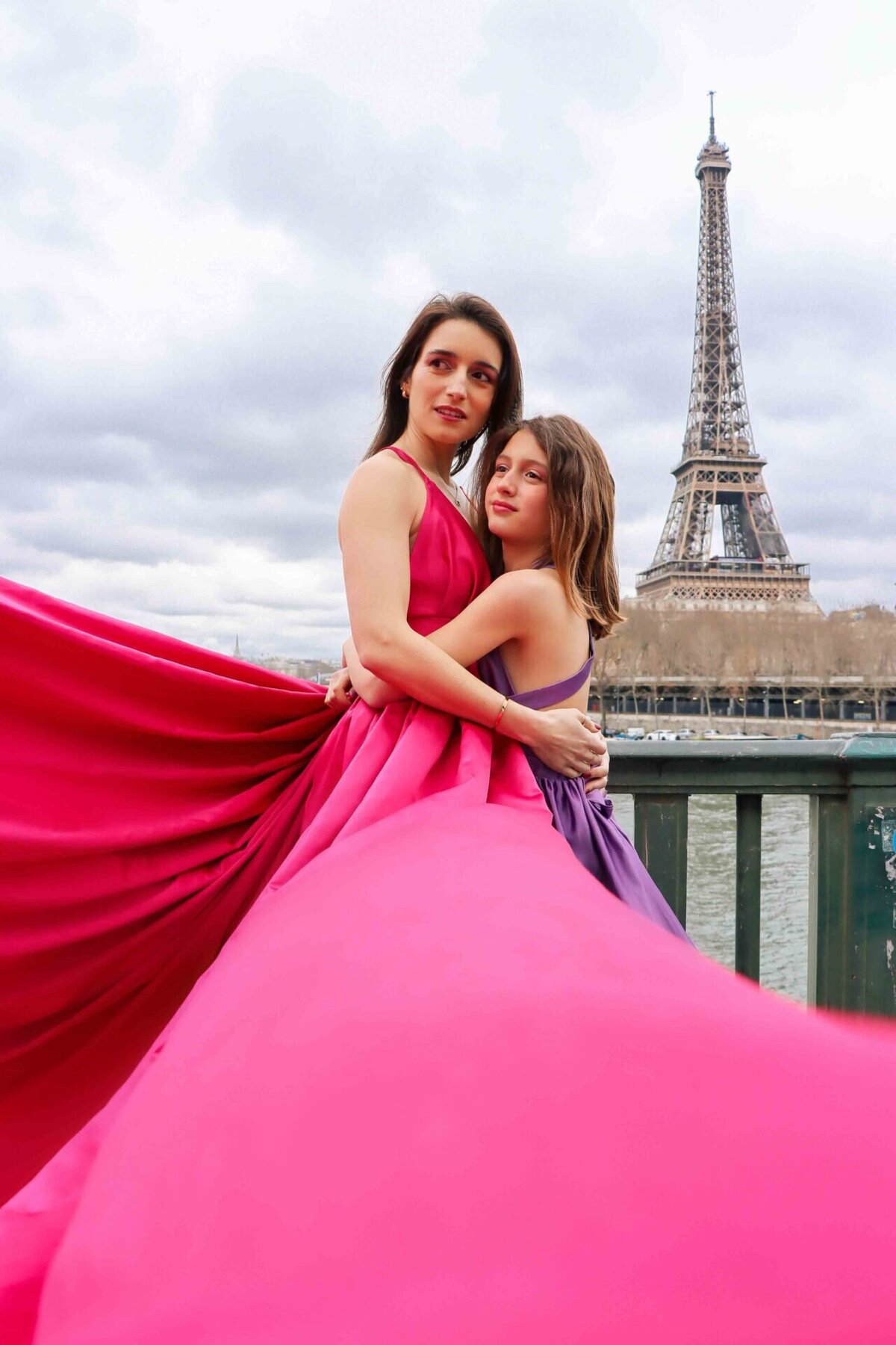 family-photoshoot-in-paris-with-flying-dresses-14