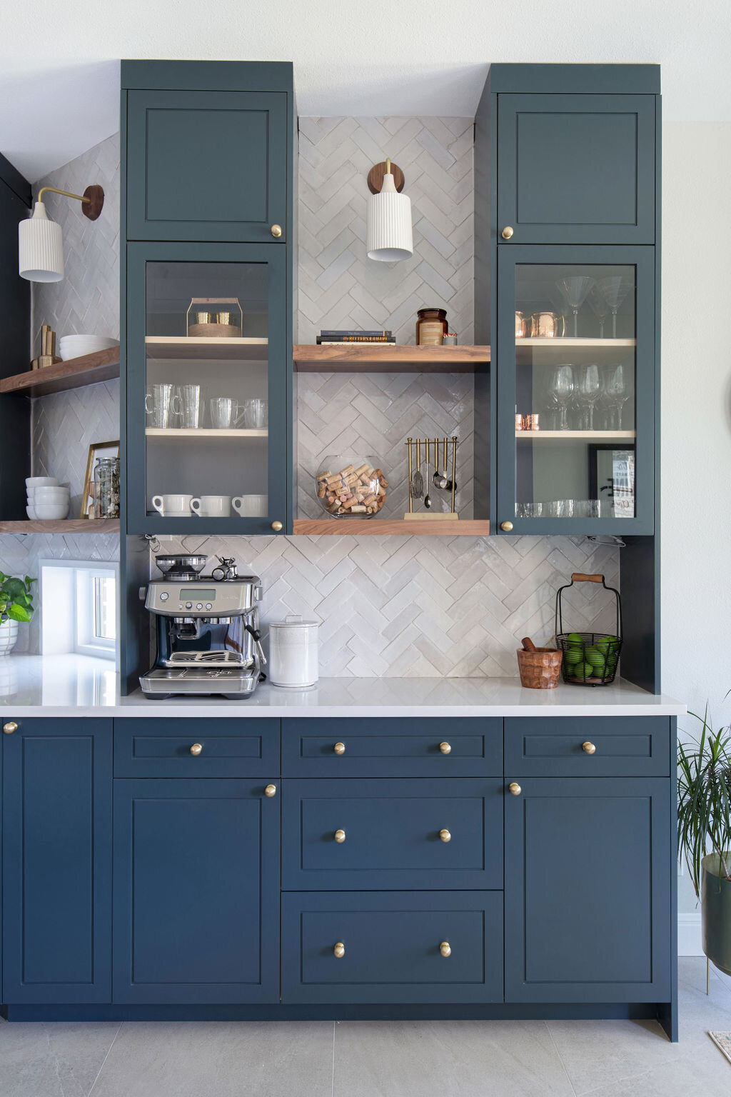 hello-home-austin-contemporary-navy-kitchen-remodel-coffee-bar-zelliege-herringbone-backsplash-open-layout-16