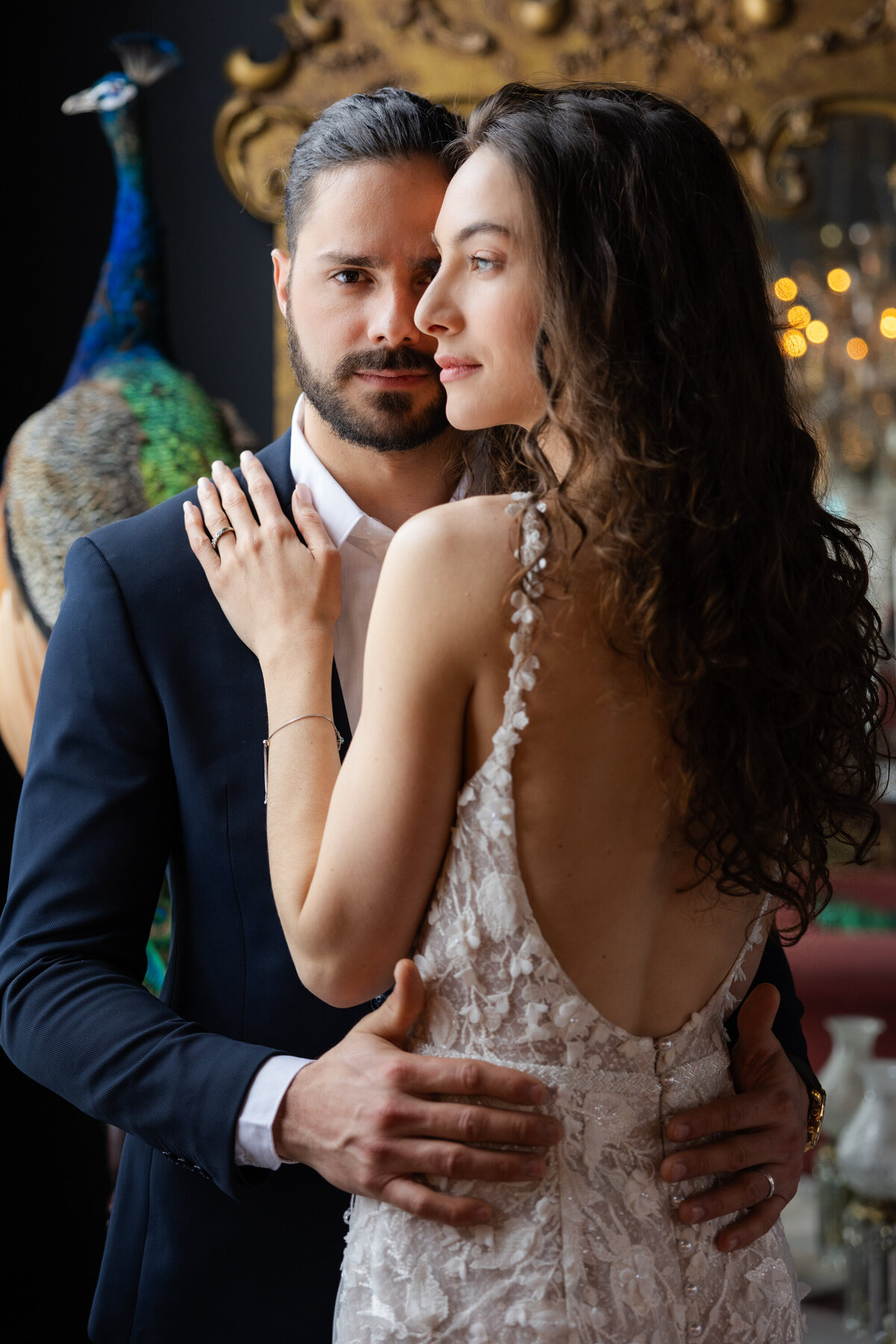 Couple dans décor vintage du Manoir Blackswan de Châteauguay