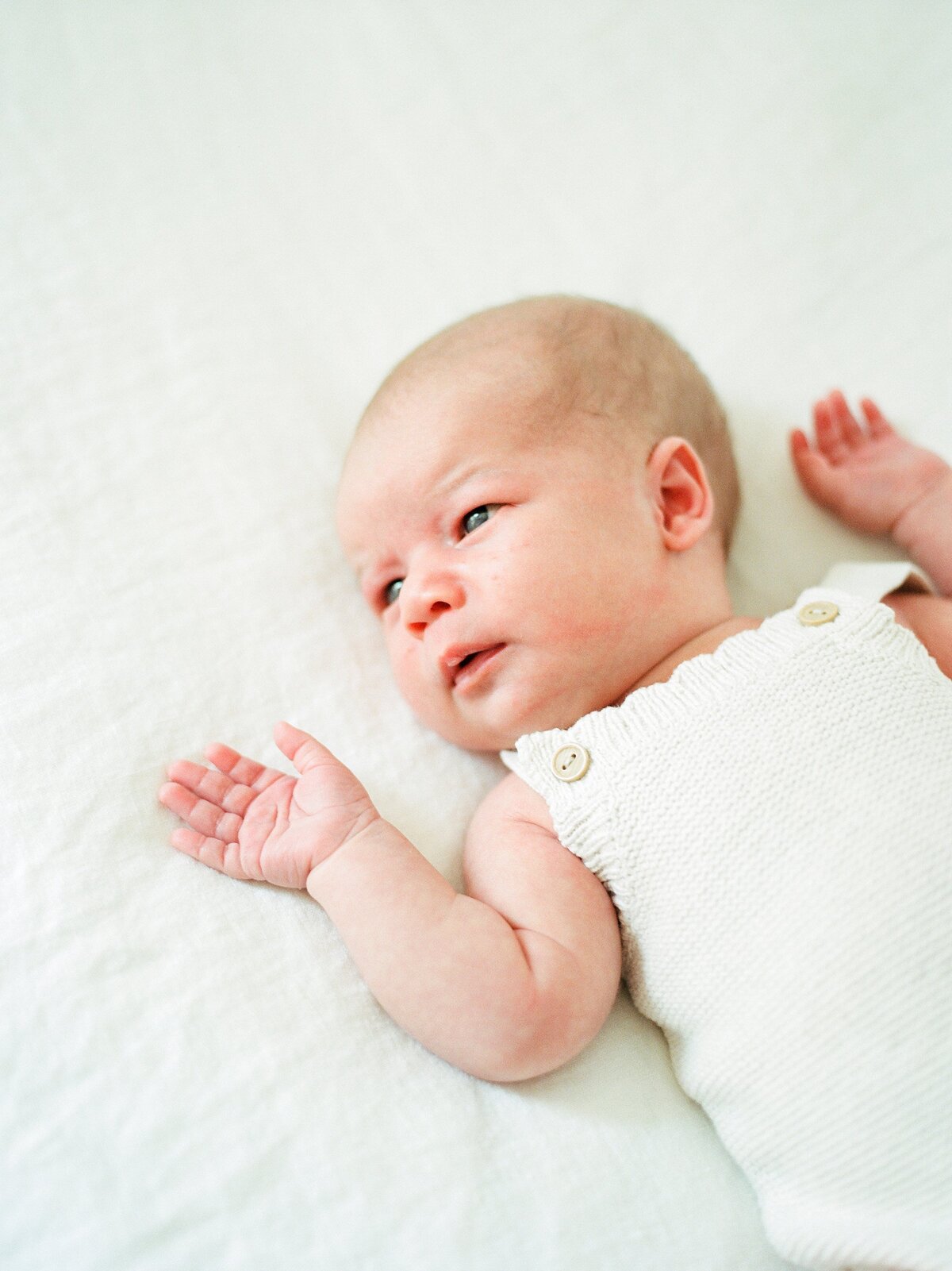 modern-indoor-newborn-richmond-va-photos-amy-nicole-photography-0016