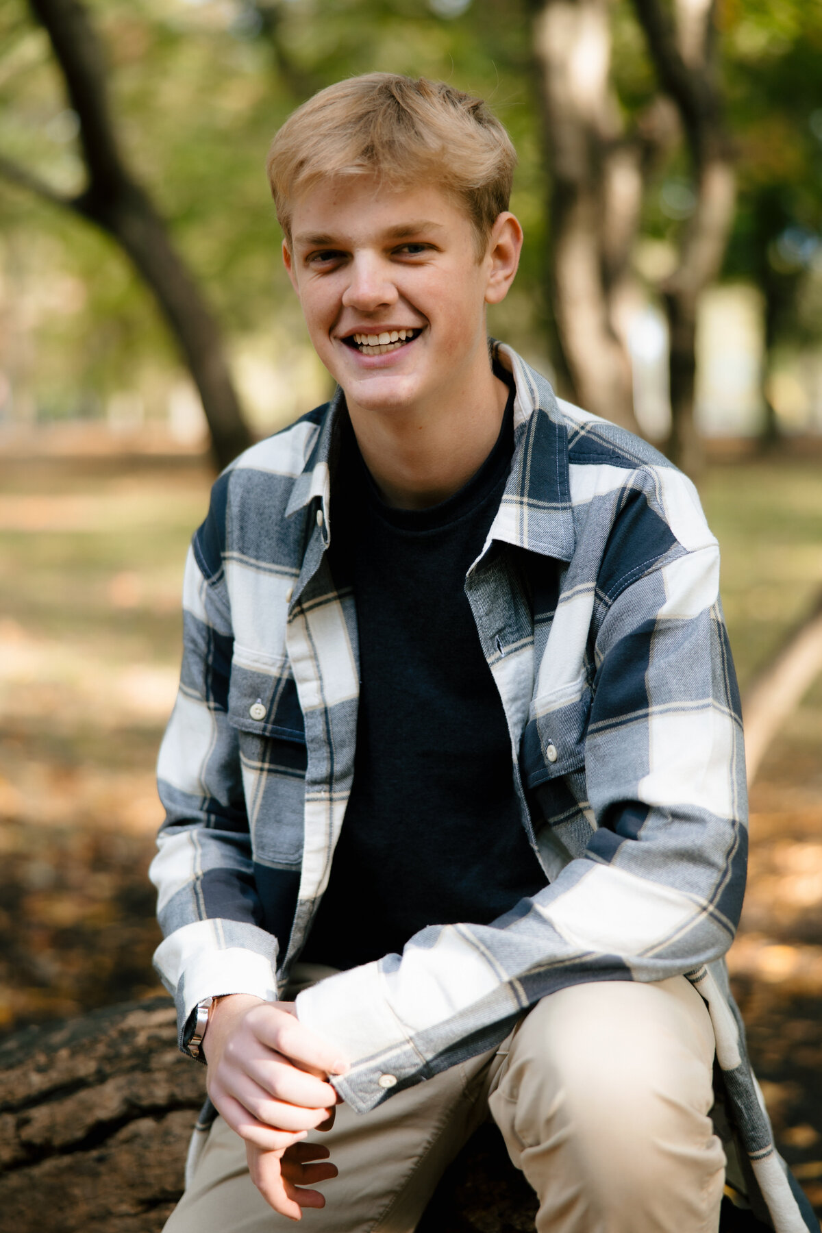 smiling-guy-in-park-senior-photos