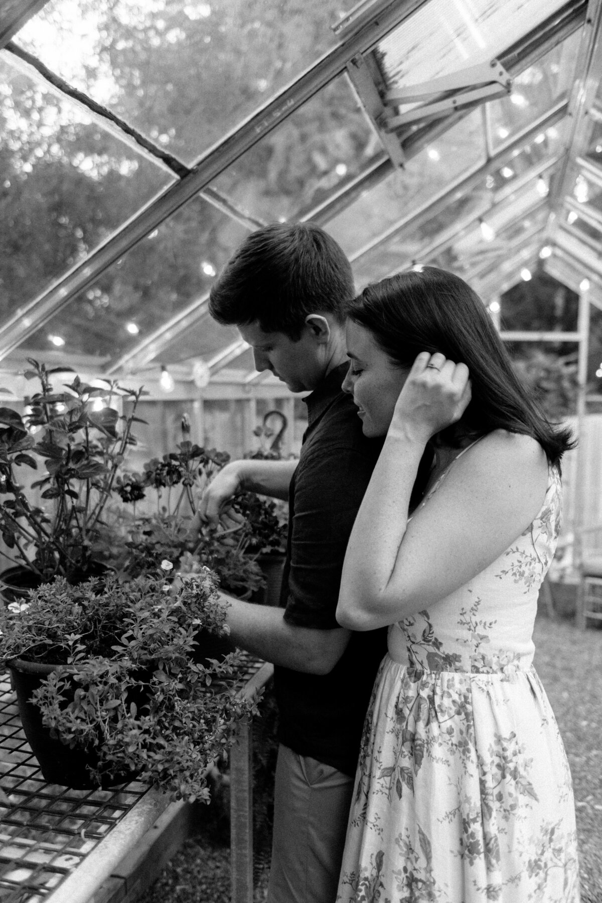 GreenhouseGardenEngagement_InHomeSession_TaylorNicollePhoto-18