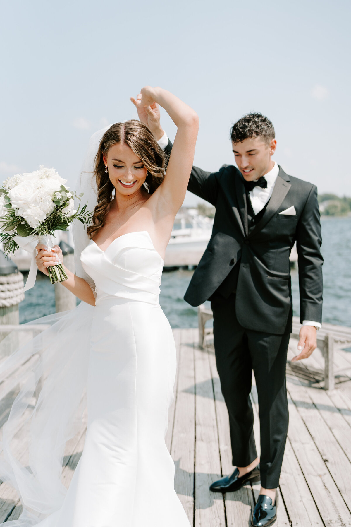 abby-parker-lake-minnetonka-wedding-19