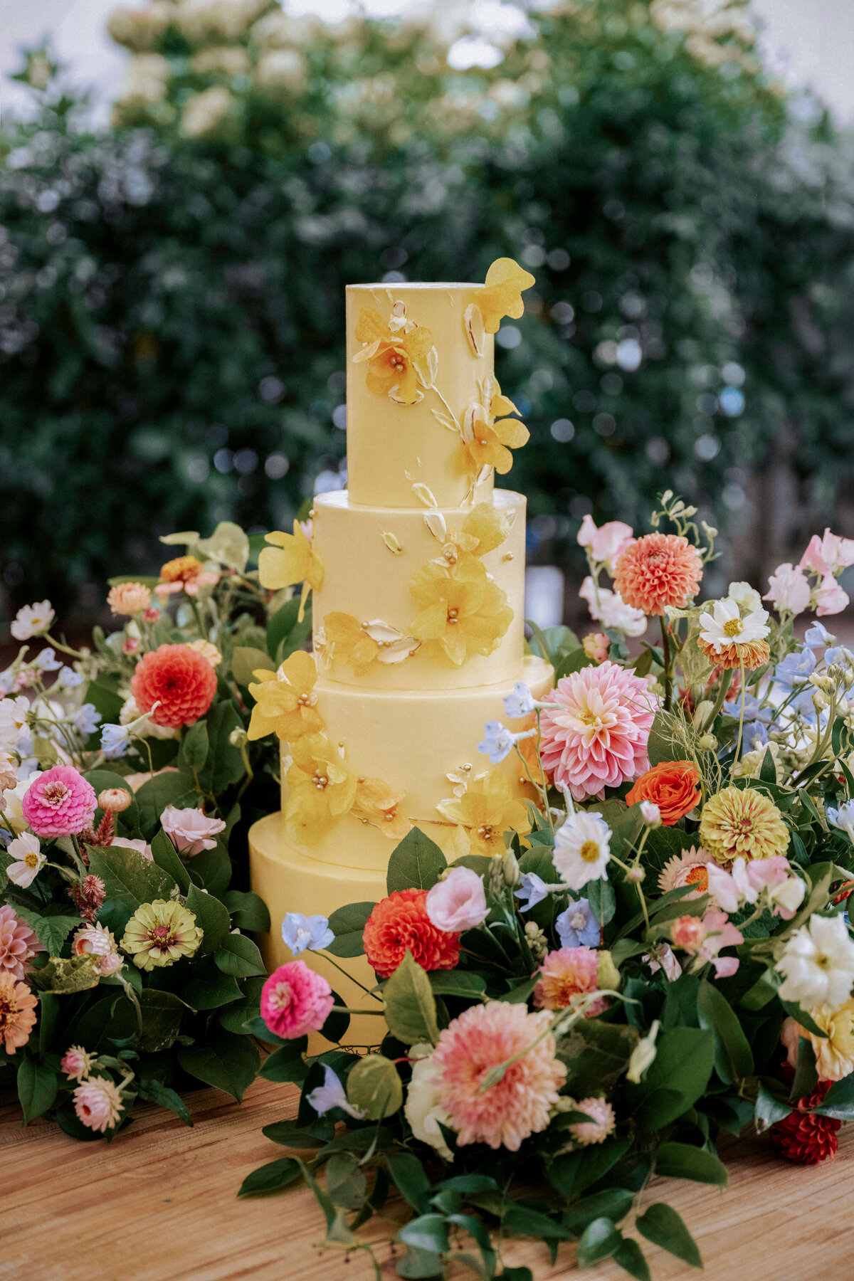 yellow-fondant-cake-with-colorful-flowers