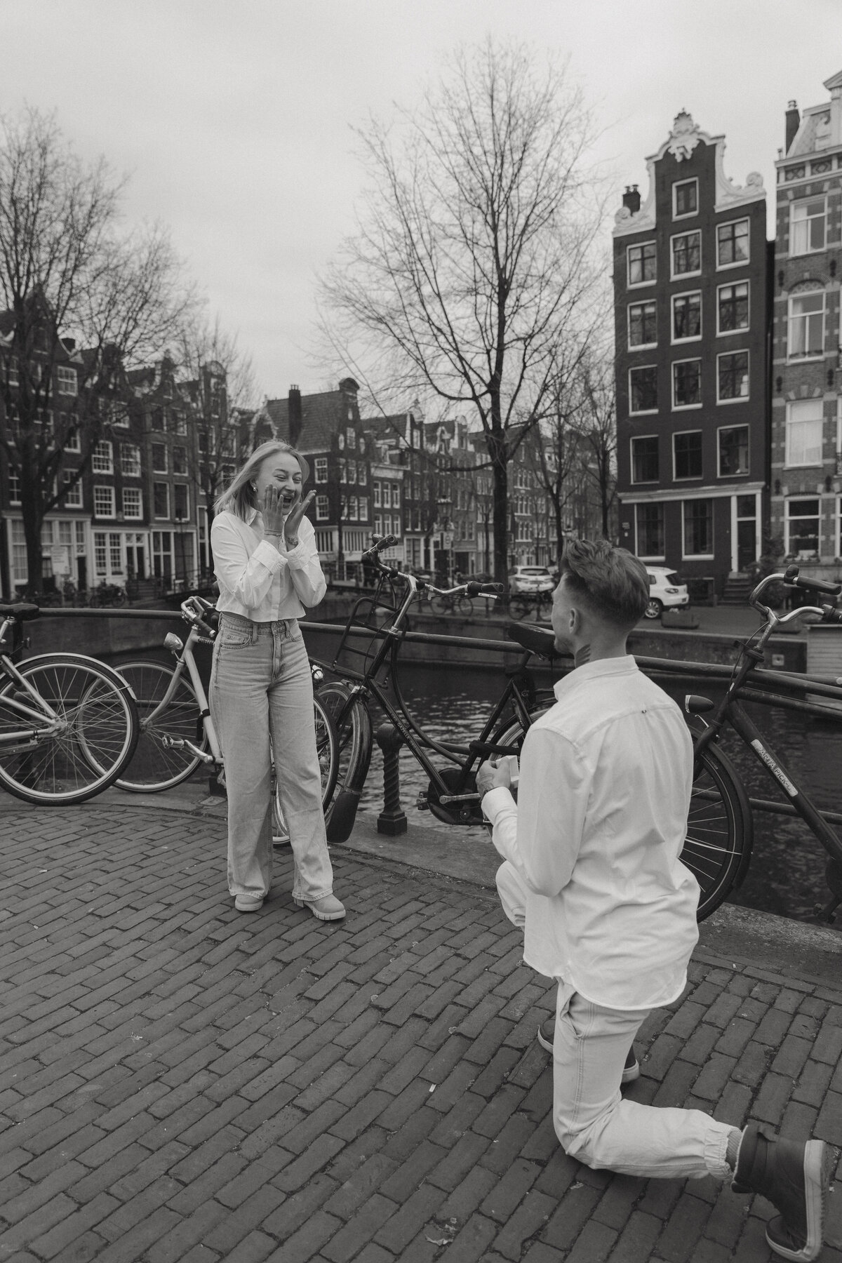 valentines-proposal-photoshoot-amsterdam-couple-photographer-amsterdam-inhosuecapture-35