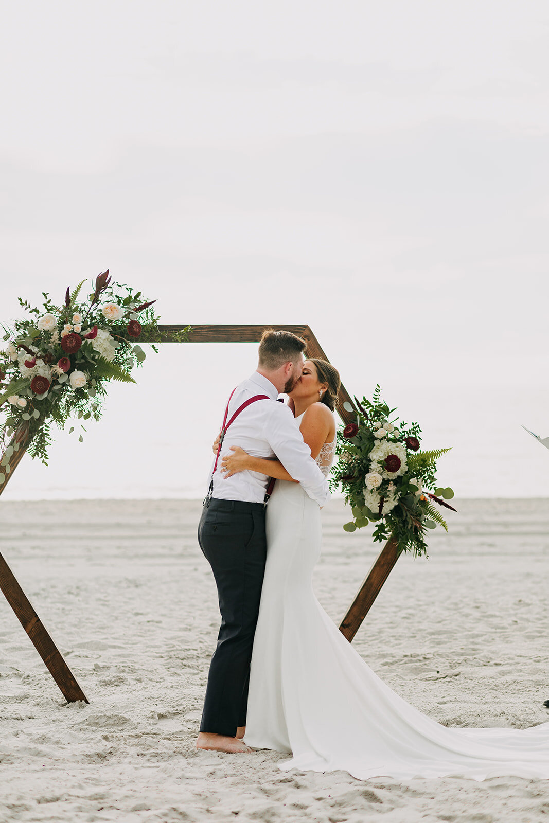 amber-mcwhorter-photo-florida-elopement-lions-club-treasure-island-chantilly-chic-celebrations-10