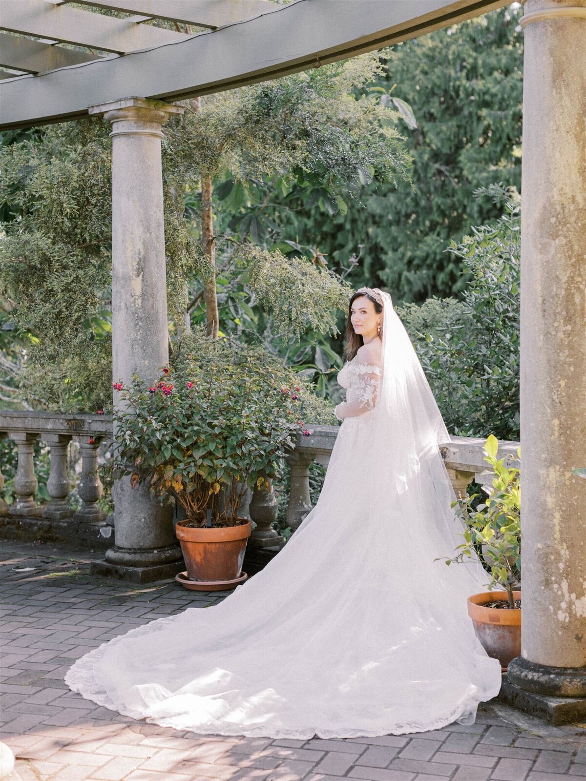 calgary_wedding_photographers_nicole_sarah_hatley_castle_victoria_AV-525_websize