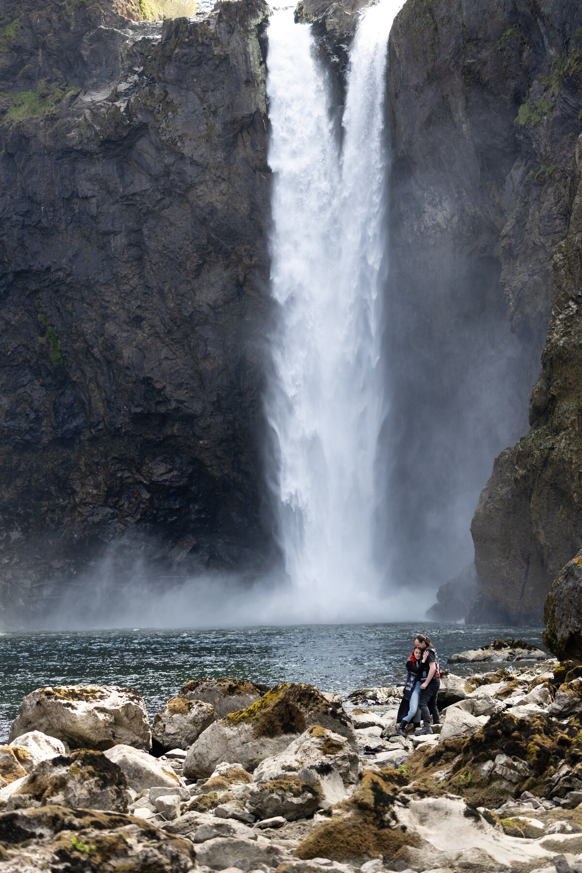 engagement session at washington waterfall