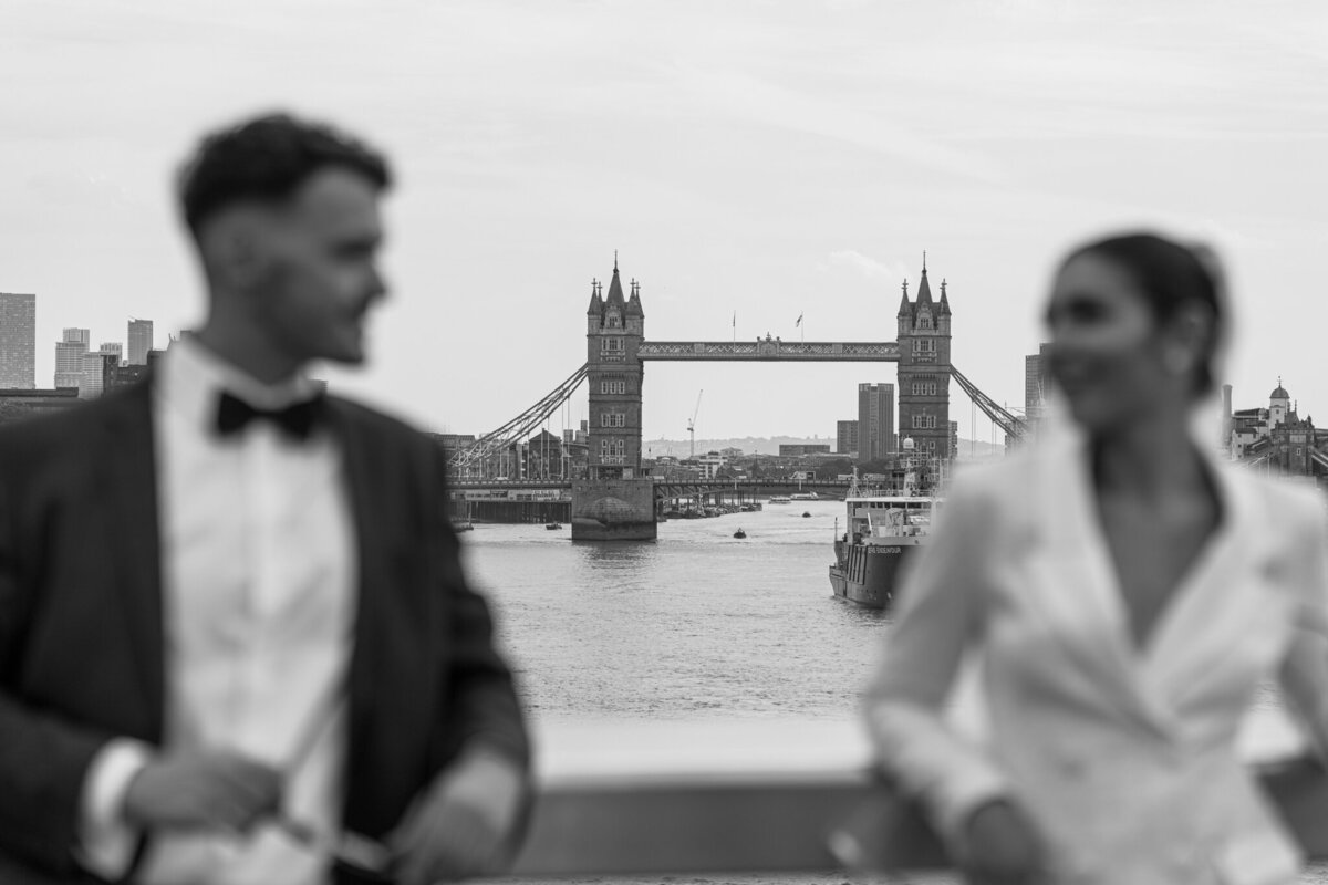 timeless-romantic-luxury-wedding-blackandwhite-bride-london-towerbridge-photography