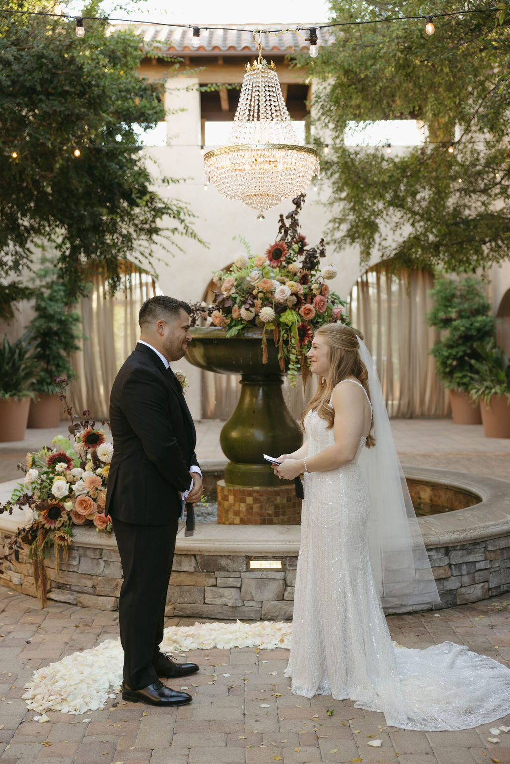 pretty-palm-leaf-event-co-molly-and-rodrigo-wedding-in-serra-plaza-39