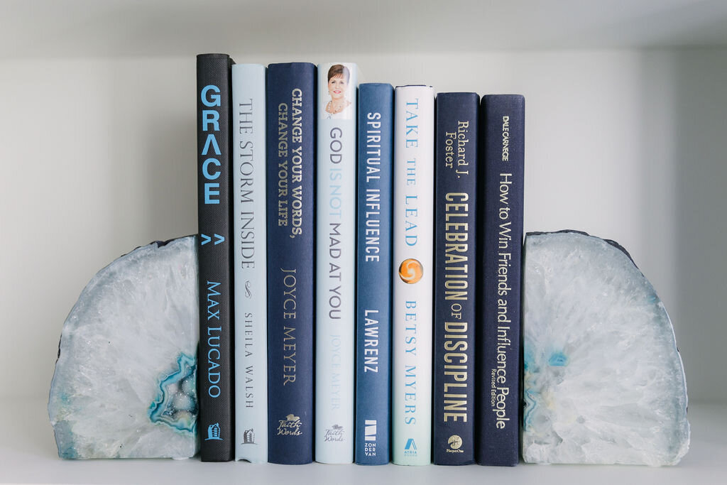 Bookshelf home organizing ideas for color coordinated books