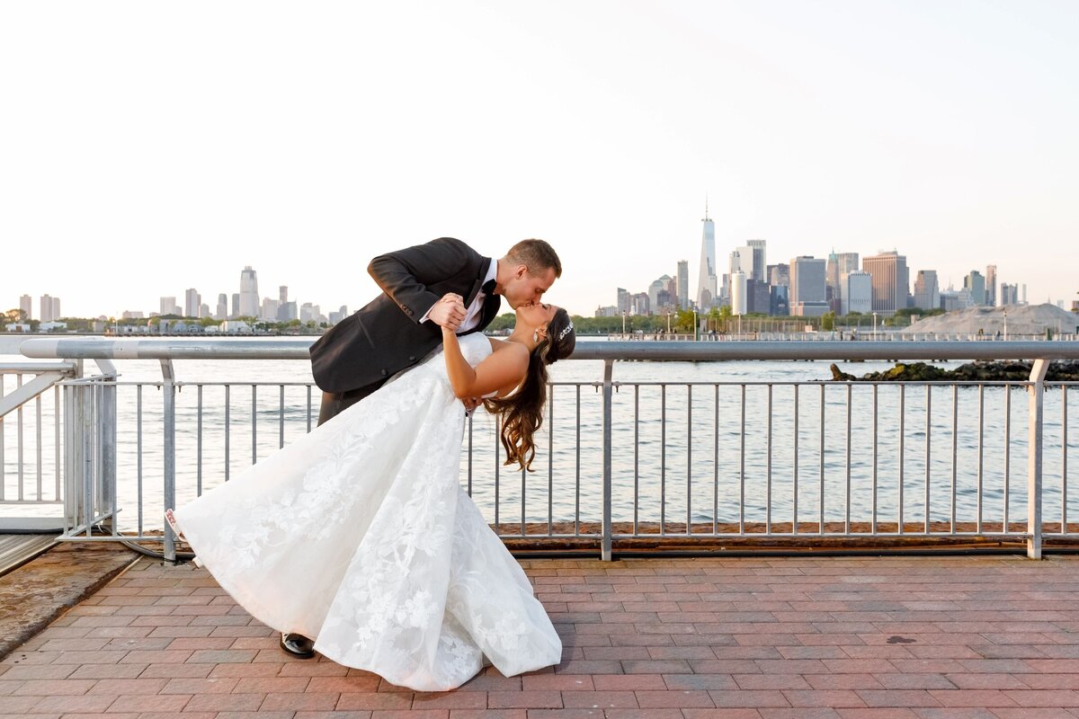 emma-cleary-new-york-nyc-wedding-photographer-videographer-venue-the-liberty-warehouse-13