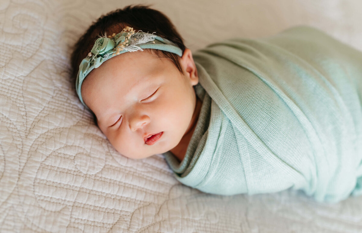 in-home-newborn-session-posed