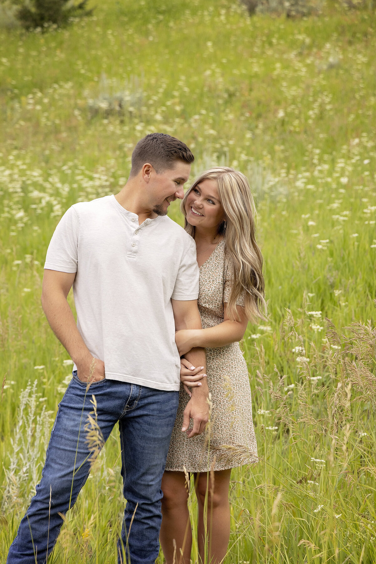 Shanna-Mae-Photography-Montana-Photographer-Engagement-Couples-Mountains-Wildflowers-Ennis-Bozeman-010
