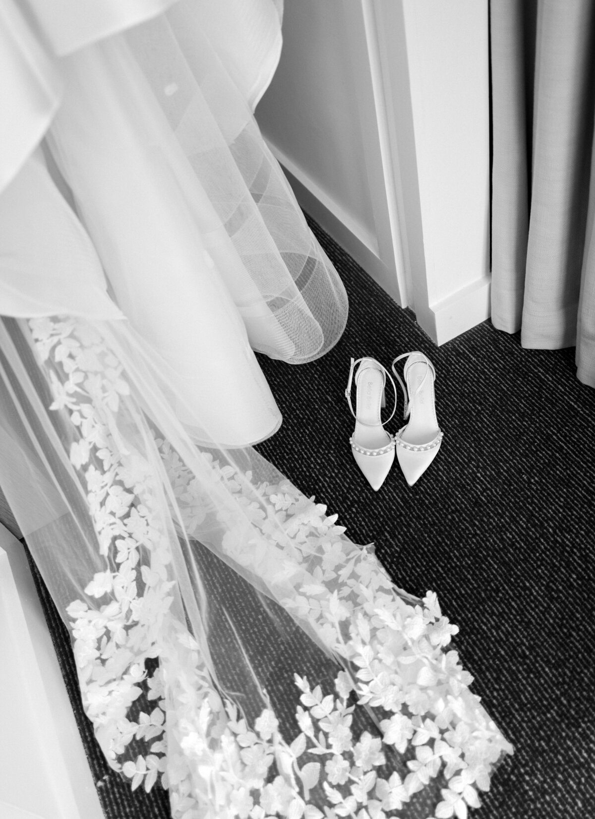 Getting Ready Wedding Photos at the Riggs Hotel 15
