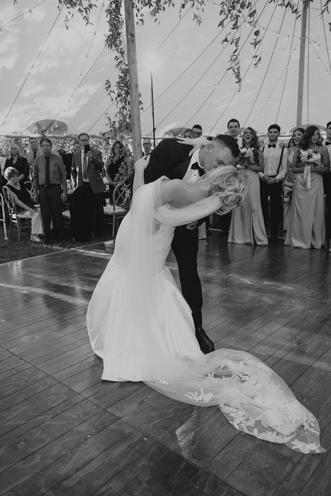 MODERN-GARDEN-MANSION-SUMMER-WEDDING-LINDSAY-BESNIK_PHOTOS_BY_MARIA_B_LUNG_0762