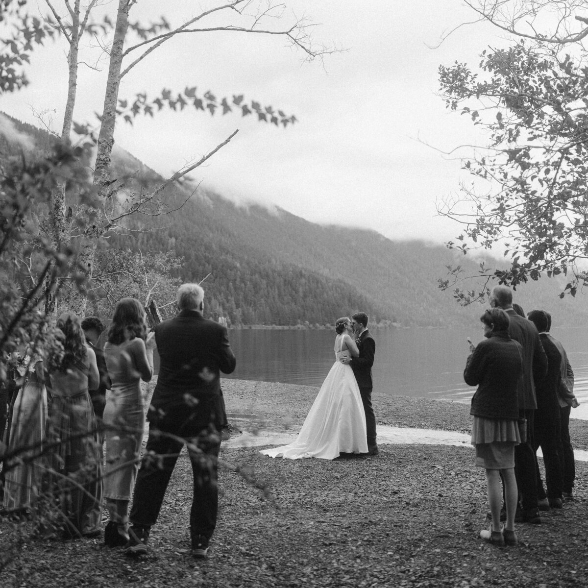 Lakeside elopement in the PNW