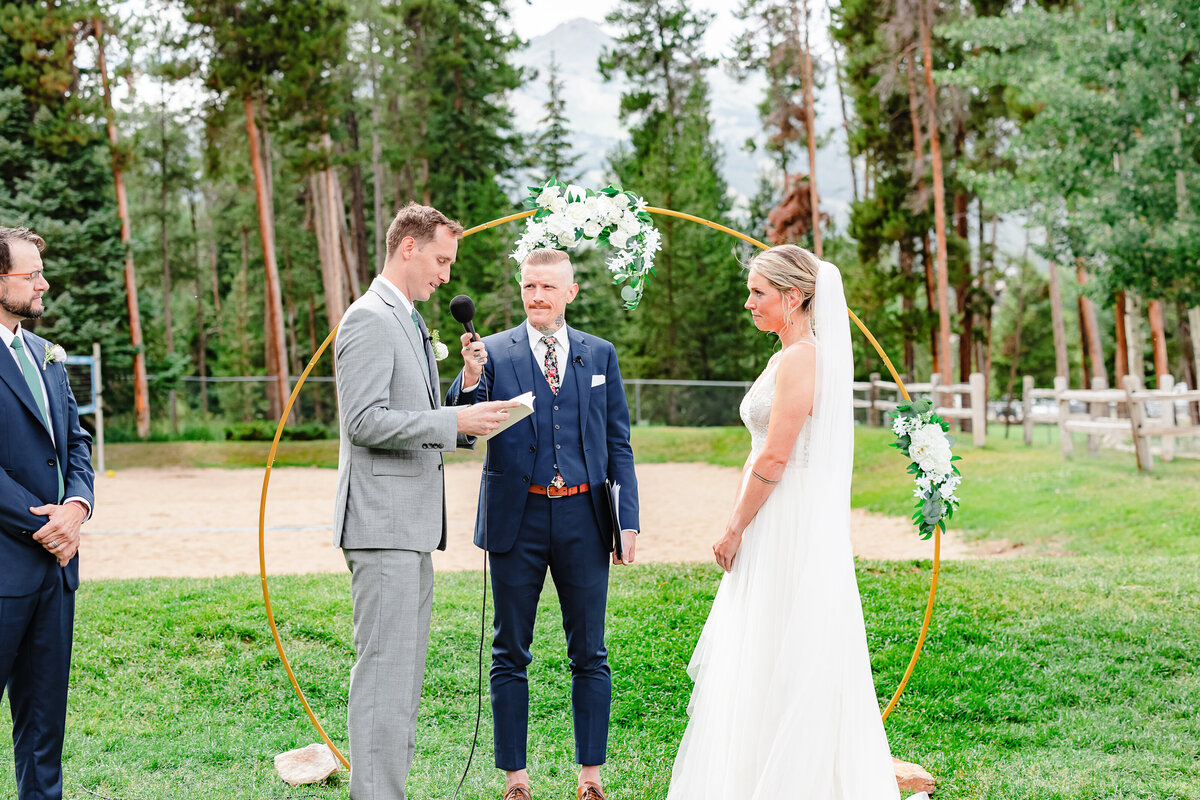 colorado-outdoor-wedding-ceremony-spring-flowers