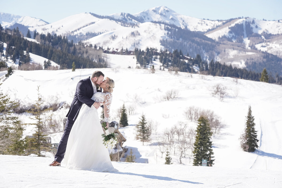 red-pine-lodge-utah-winter-wedding-2003-0893