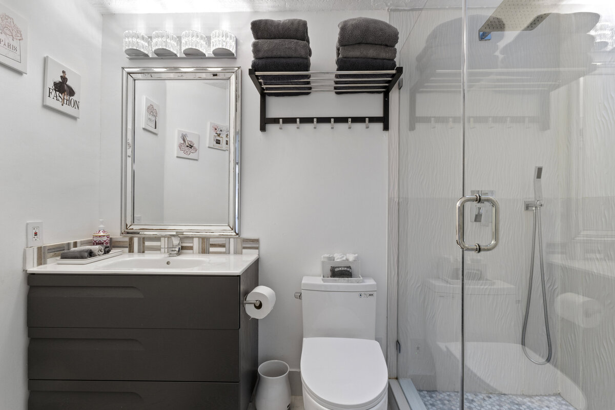 Bathroom 3 (1)