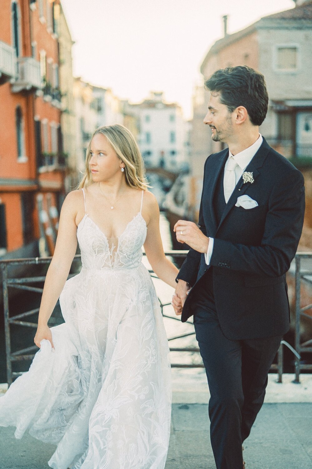 venice-elopement-photographer-editorial-film-35mm-wedding-fashion_0132