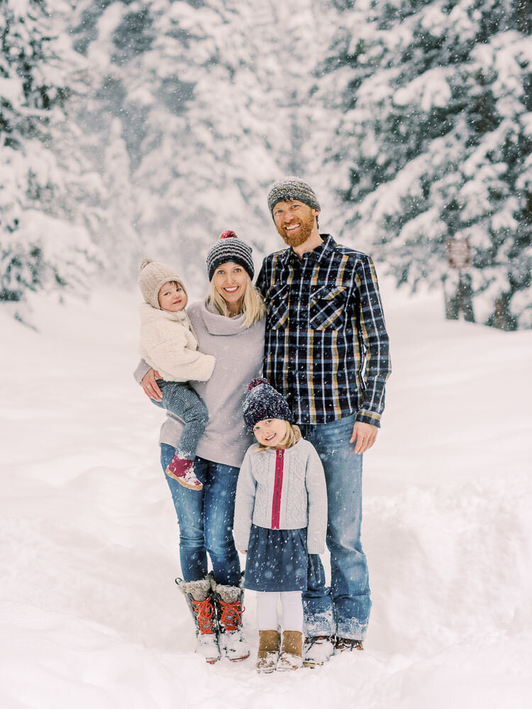 Colorado-Family-Photography-Christmas-Winter-Mountain-Snowy-Photoshoot9