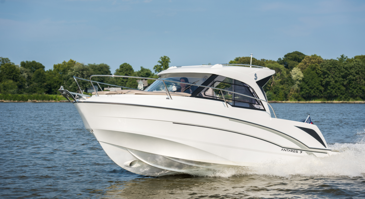 beneteau-antares-7-exterior-1