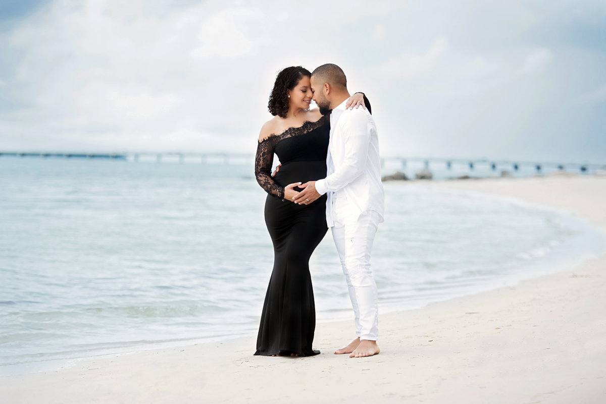 beach maternity photoshoot