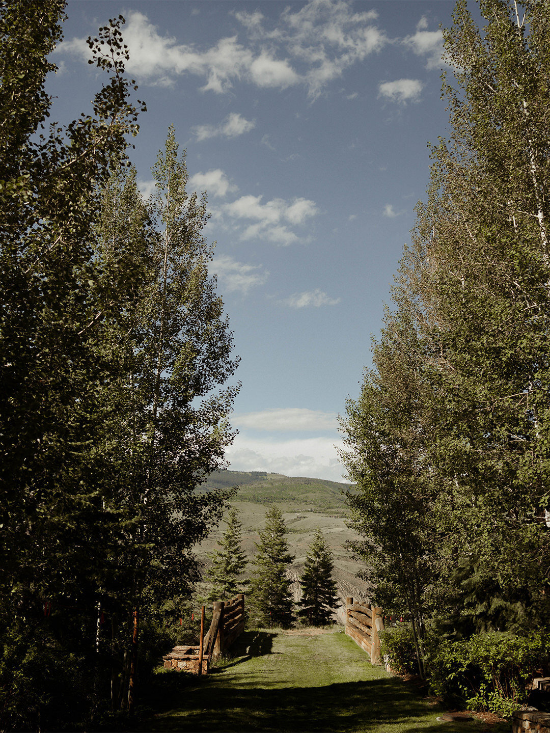 2-Ceremony-Ritz-Carlton-Bachelor-Gulch-Colorado-Wedding-Little-Nell-by-GoBella-Event-Planning---Gonzalez-4