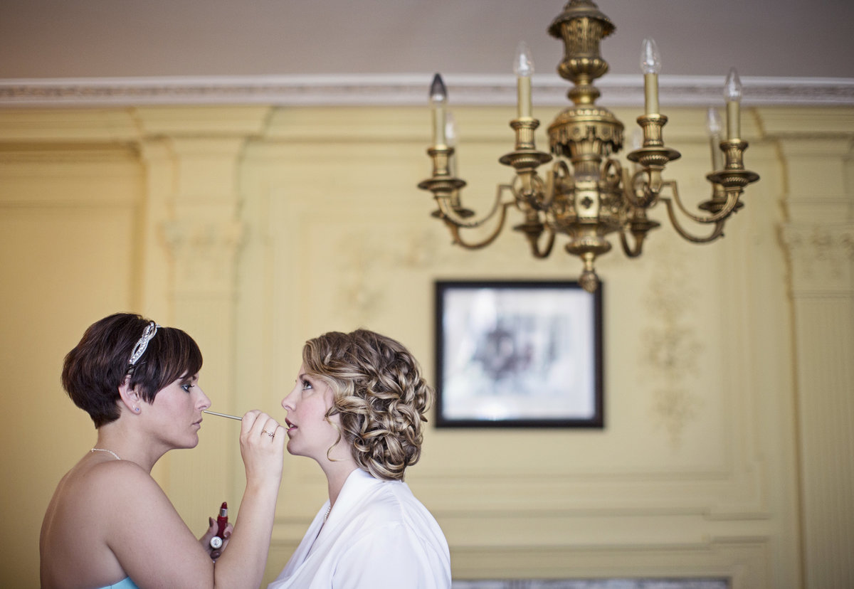 bride getting ready  Milwaukee Wisconsin wedding  photographer