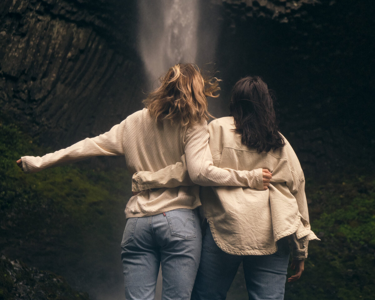 Washington_Waterfall_Queer_Couple_Photoshoot-11