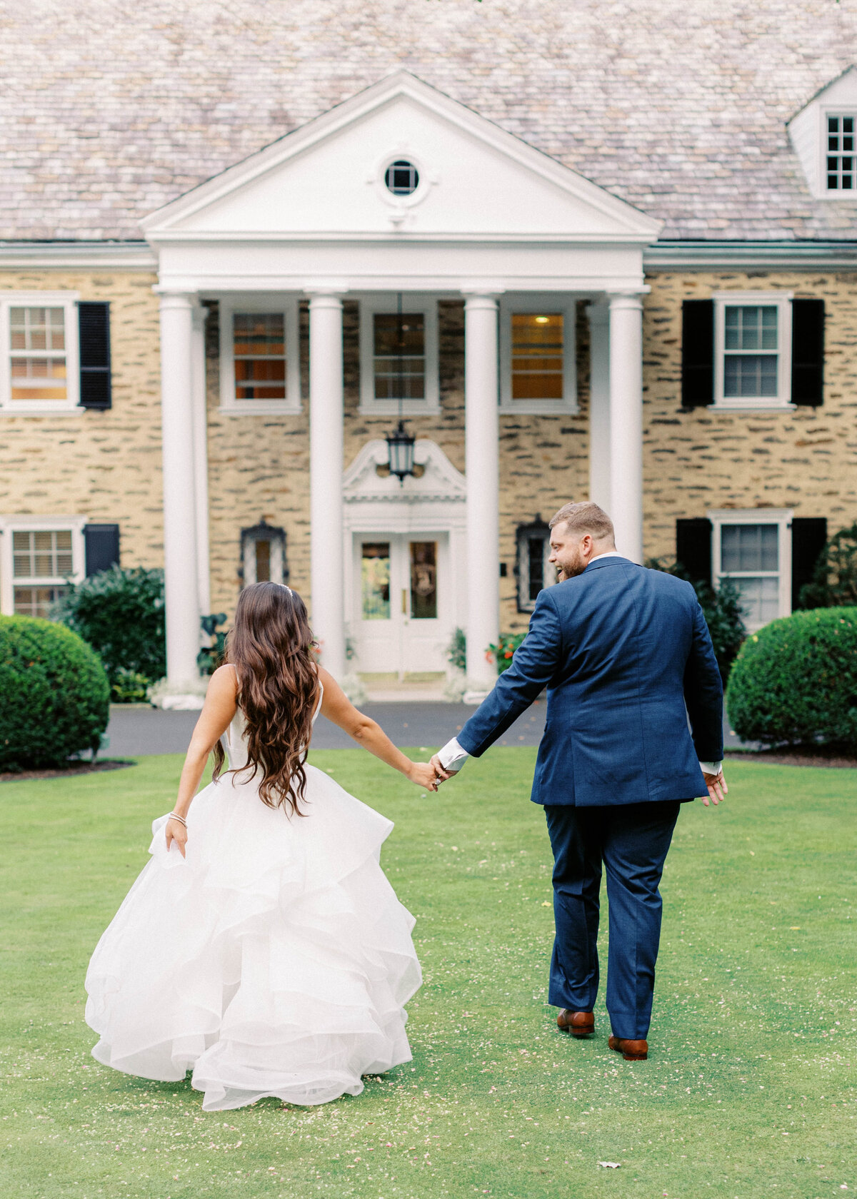 Huntingdon-Valley-Country-Club-Wedding-Bride-Groom-Photos_065