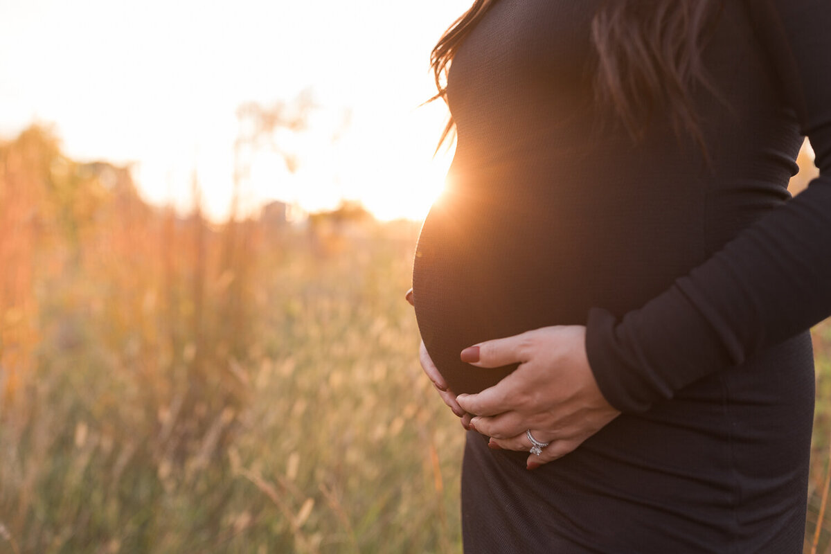 belly of pregnant mom