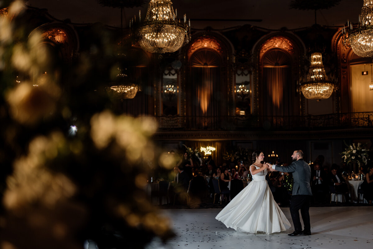 Millennium-Moments-Chicago-Wedding-Photograper-Hilton-Chicago-Modern-Bride-Groom-FAV-140