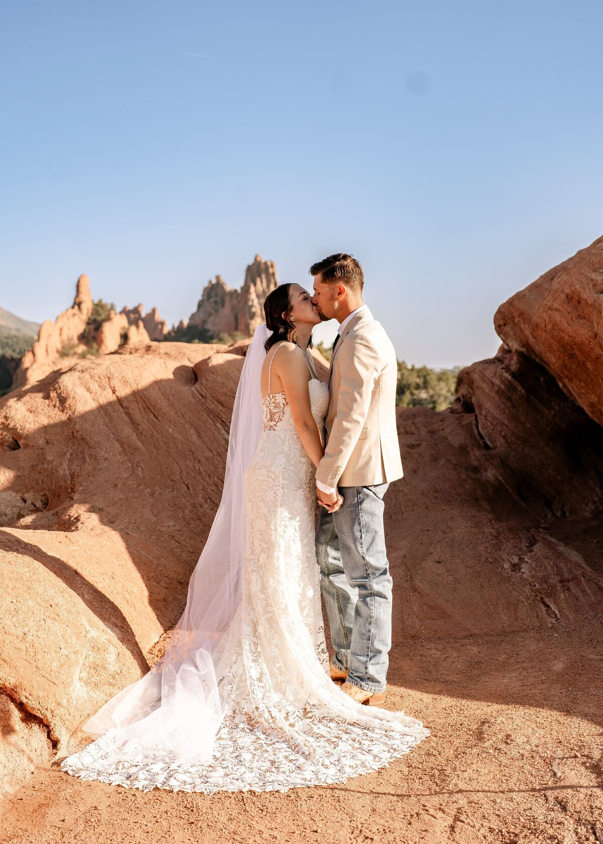denver colorado wedding photographer - couple kissing