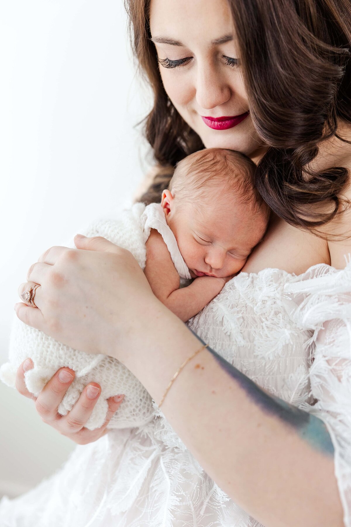 mother-and-newborn-baby-photography-bend