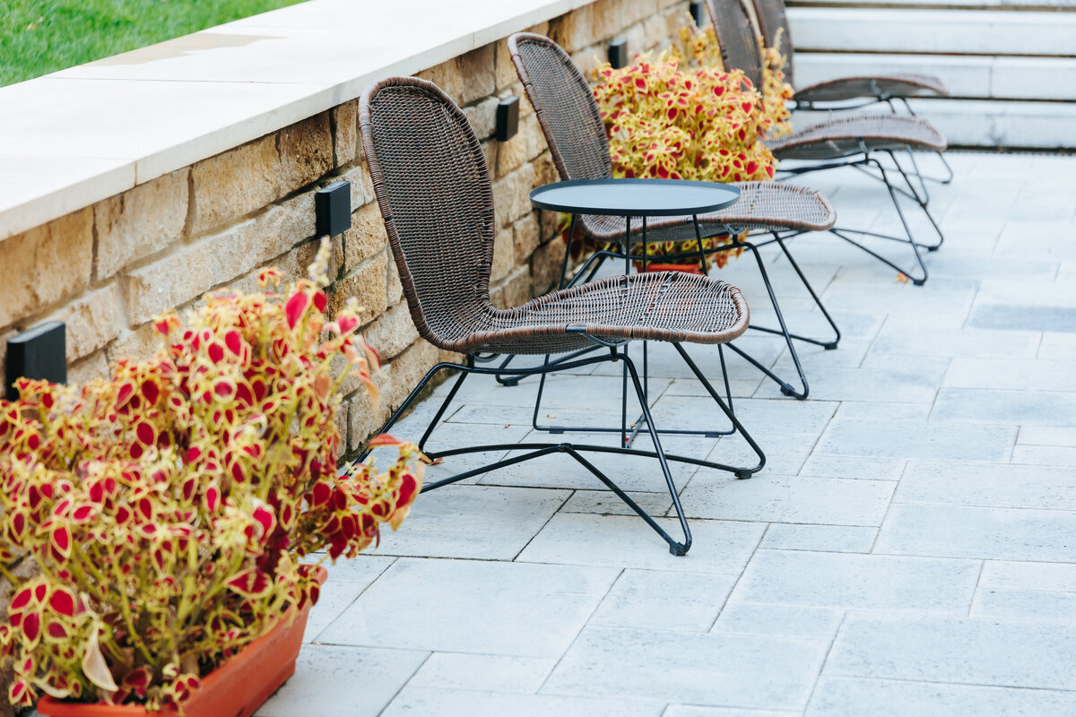entertaining patio made of stone pavers