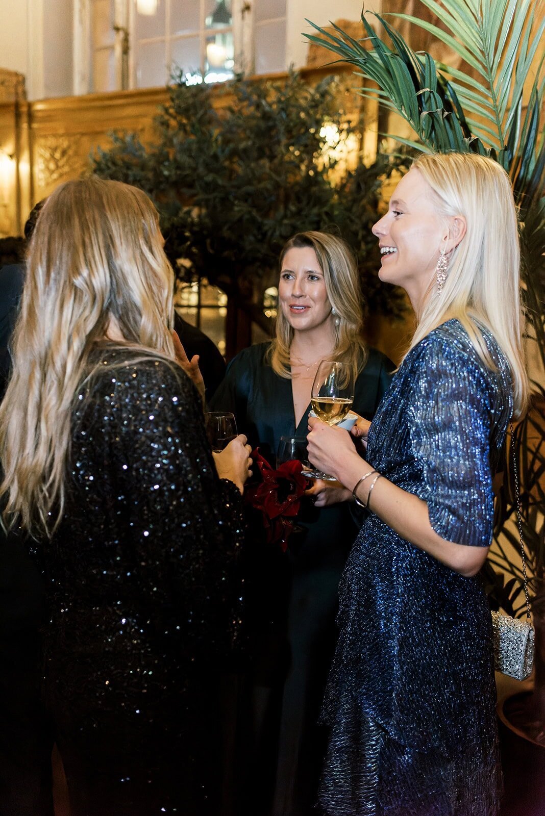 Destination Wedding Photographer Stockholm Anna Lundgren Winter City Wedding at Diplomat, Hedvig Eleonora Church, Dramaten and Teatergrillen Stockholm Sweden_025