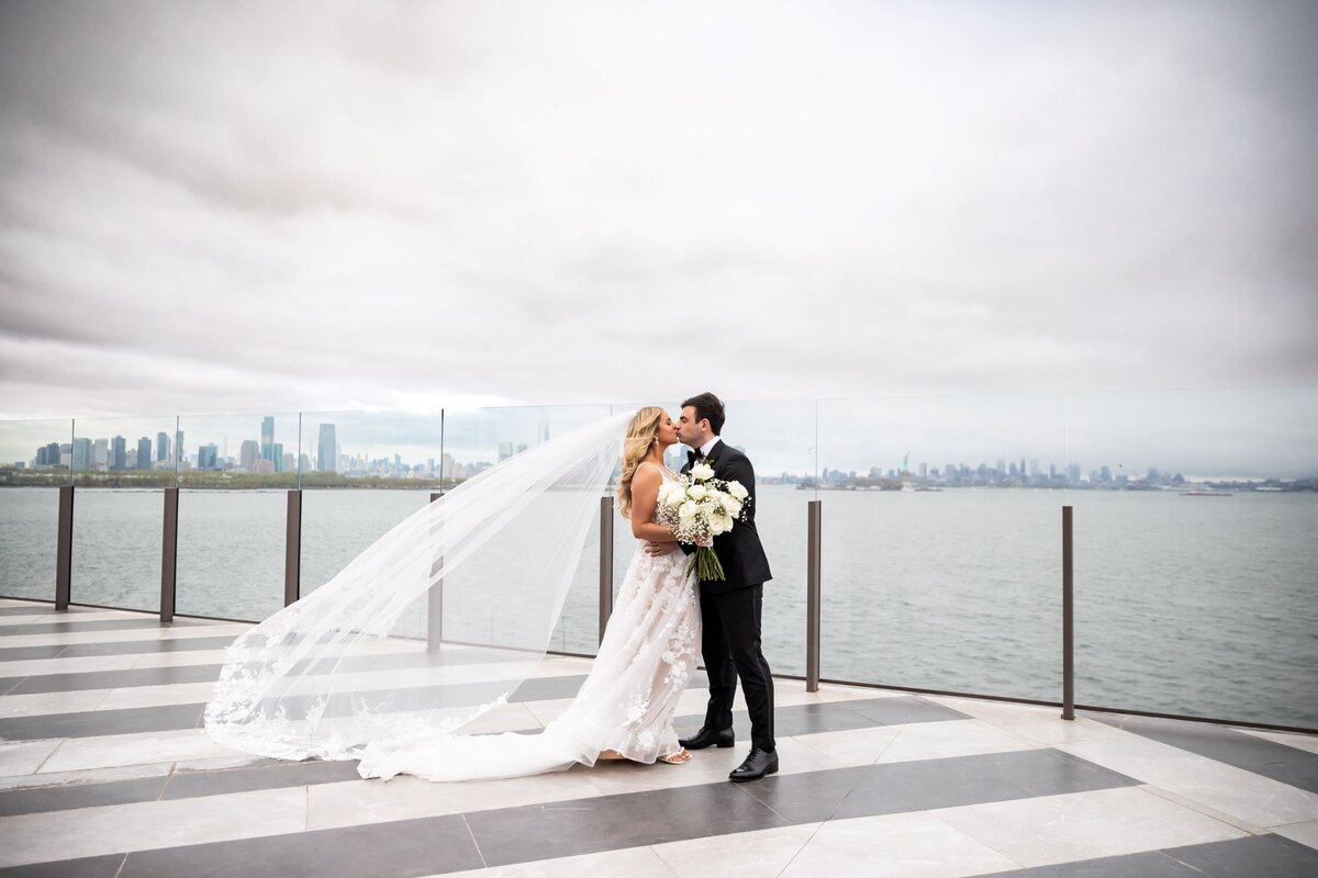 emma-cleary-new-york-nyc-wedding-photographer-videographer-venue-hudson-house-2