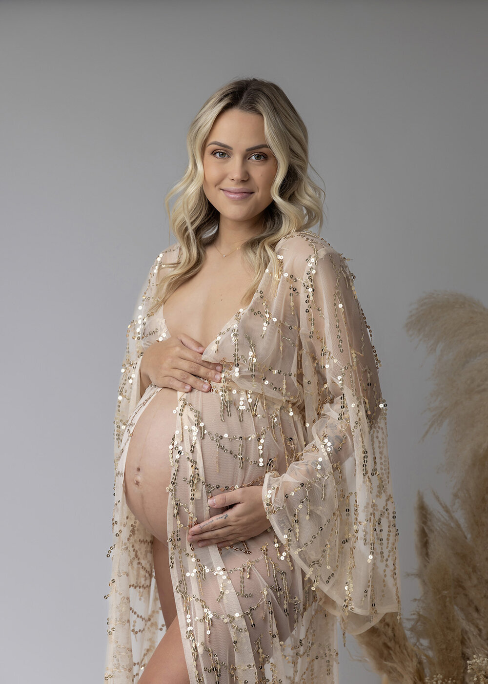 MATERNITY_PREGNANTWOMAN_CREAMGOLDSPARKLEDRESSBOHO