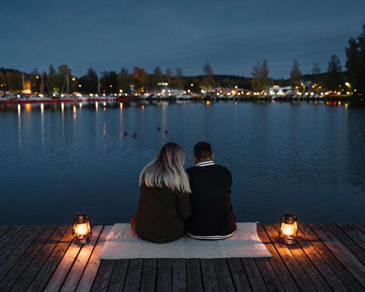 Pariskuntakuvaus Lahti, Hollola, Asikkala, Vääksy, Helsinki, Vantaa, Espoo, Porvoo, Loviisa, Fiskars, Tampere, Turku, häävalokuvaaja, häävalokuvaus Lahti, Parikuvaus Lahti, Päijät-Häme, öinen pariskuntakuvaus