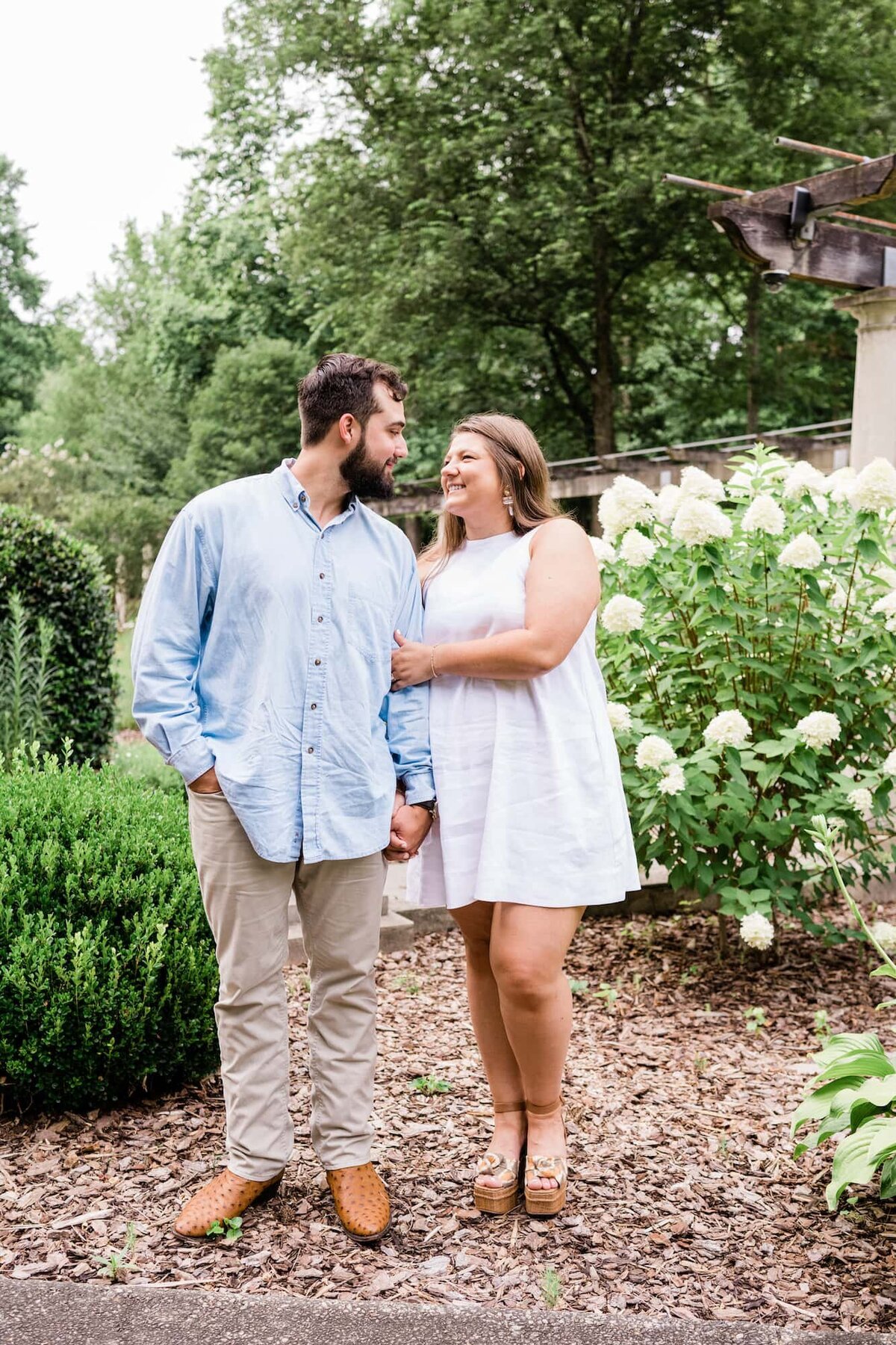 Elli-Row-Photography-CatorWoolford-Gardens-Engagement_2815