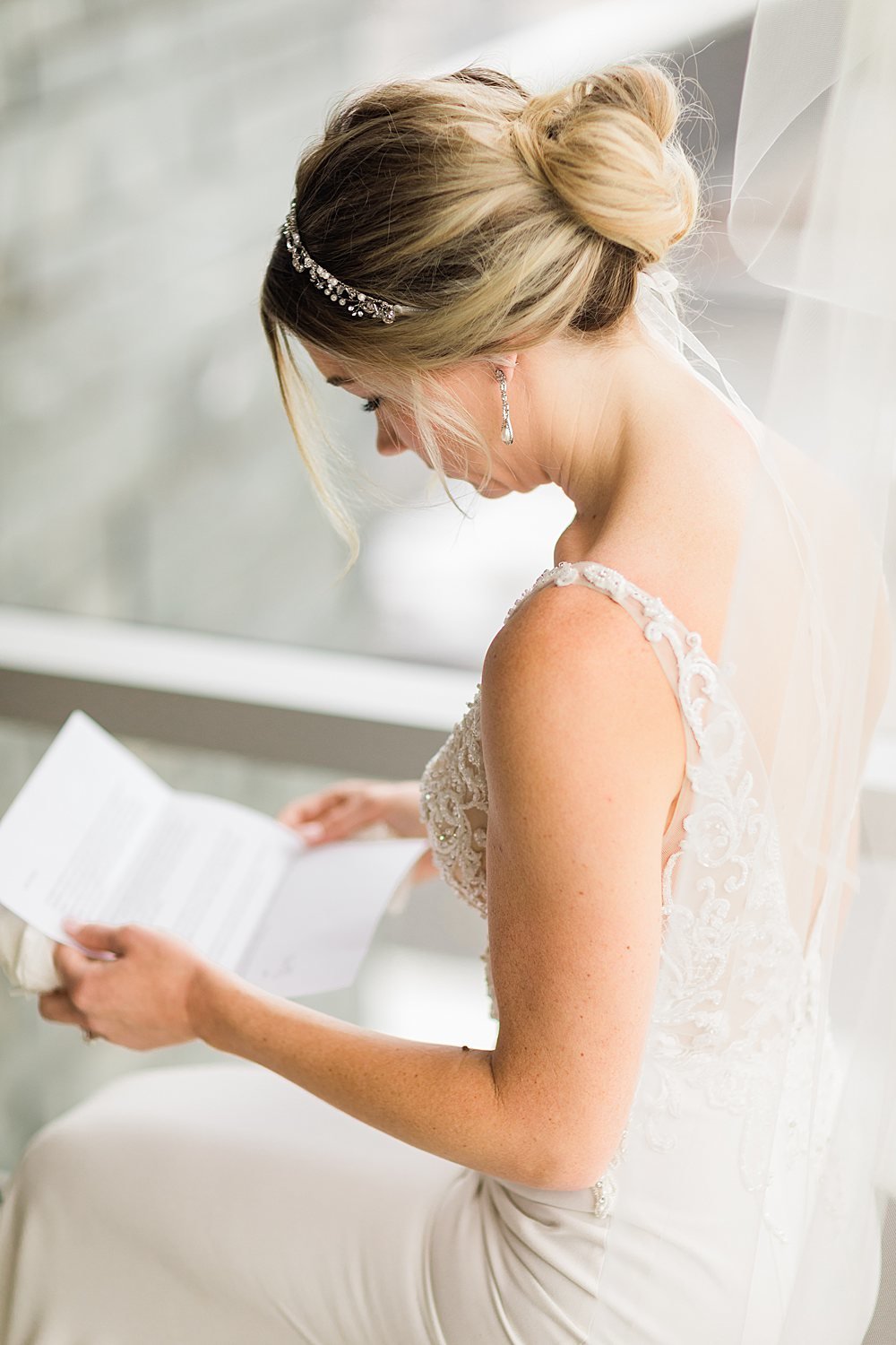 15-Hilton-Garden-Inn-Wausua-Wedding-Prep-James-Stokes-Photography